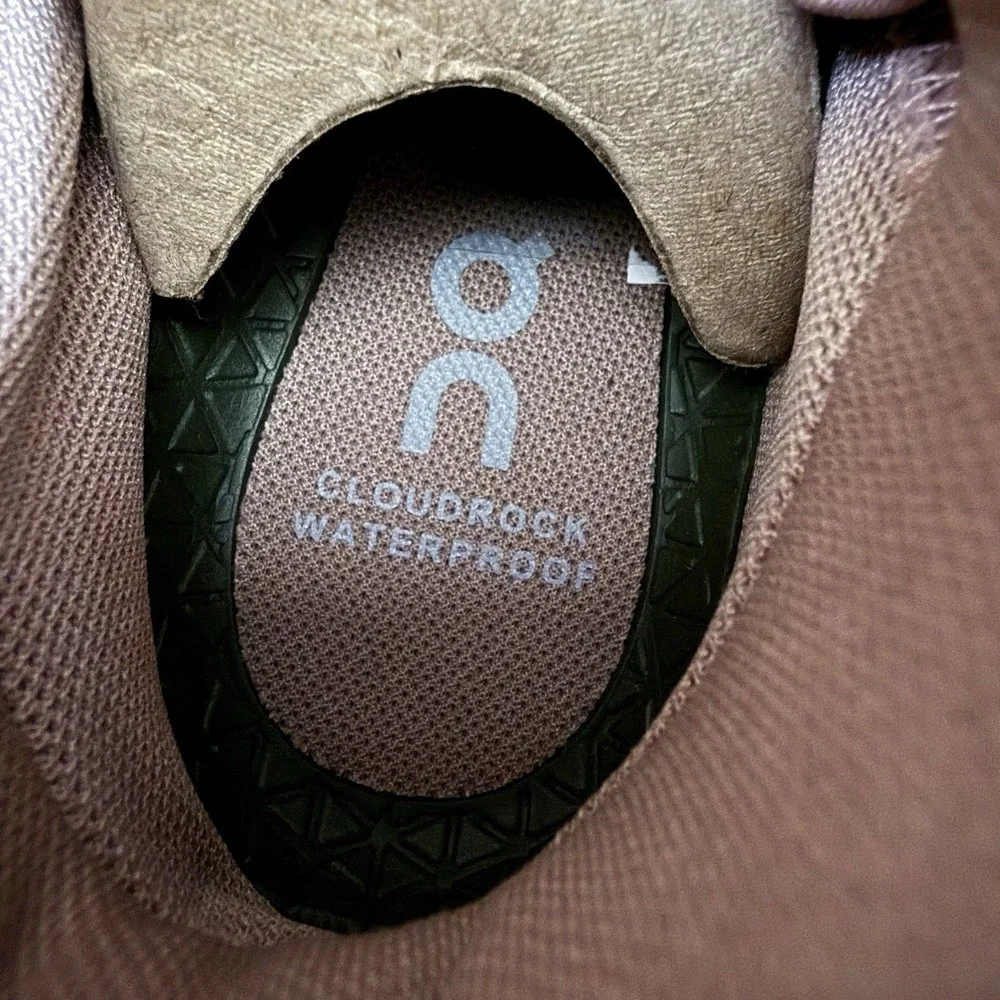 Size 7.5 On Cloud CloudRock Waterproof Hiking Boot Sneaker Women's Olive Green
